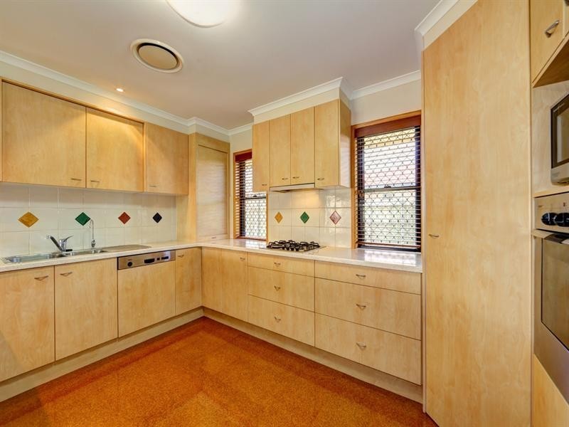 27 Chancellor Drive, Avenell Heights QLD 4670