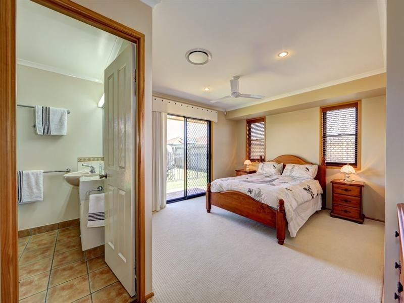 27 Chancellor Drive, Avenell Heights QLD 4670