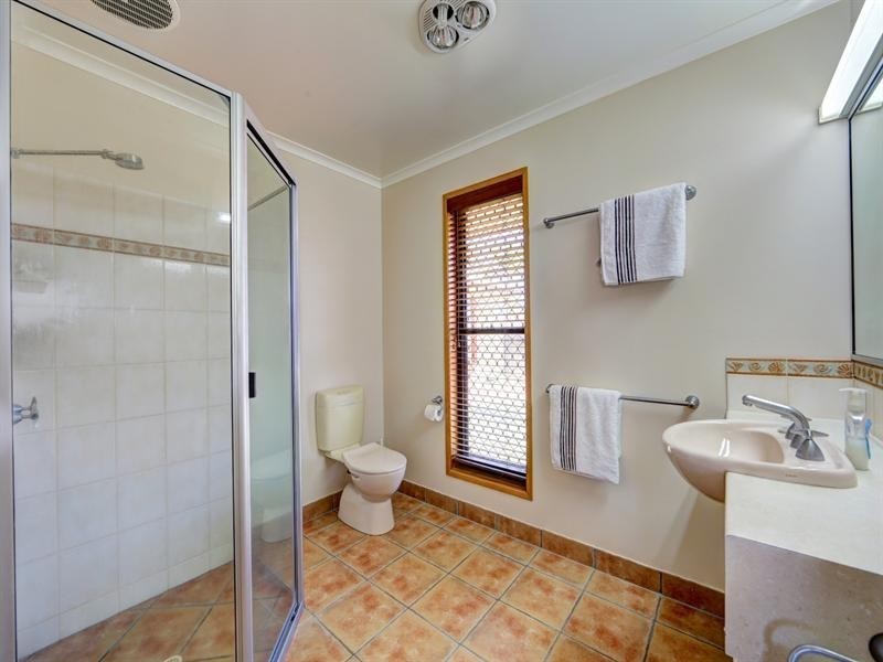 27 Chancellor Drive, Avenell Heights QLD 4670