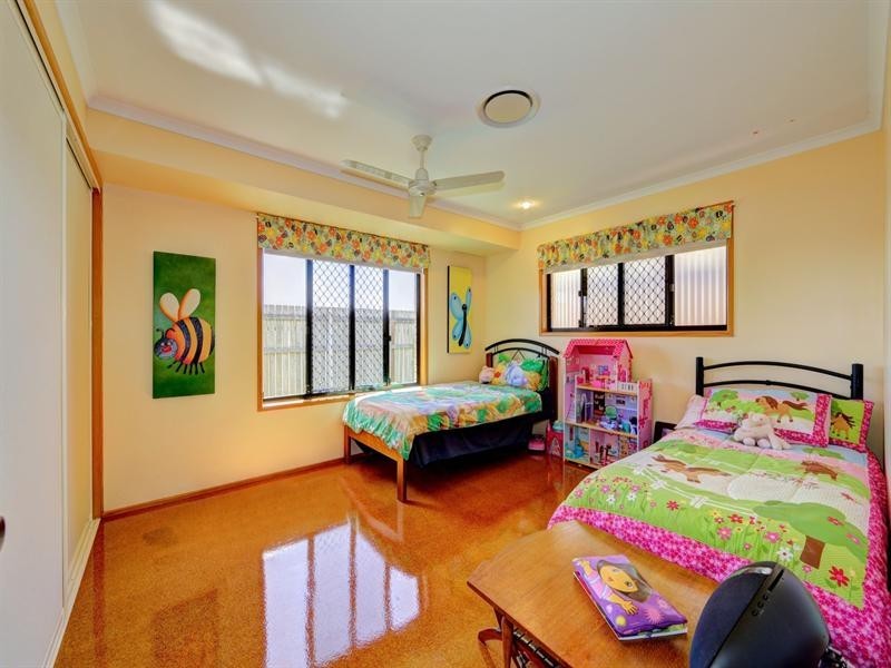 27 Chancellor Drive, Avenell Heights QLD 4670