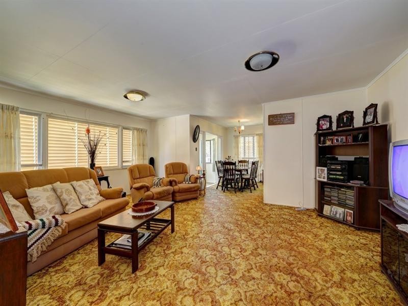 15 Dixon Street, Kepnock QLD 4670