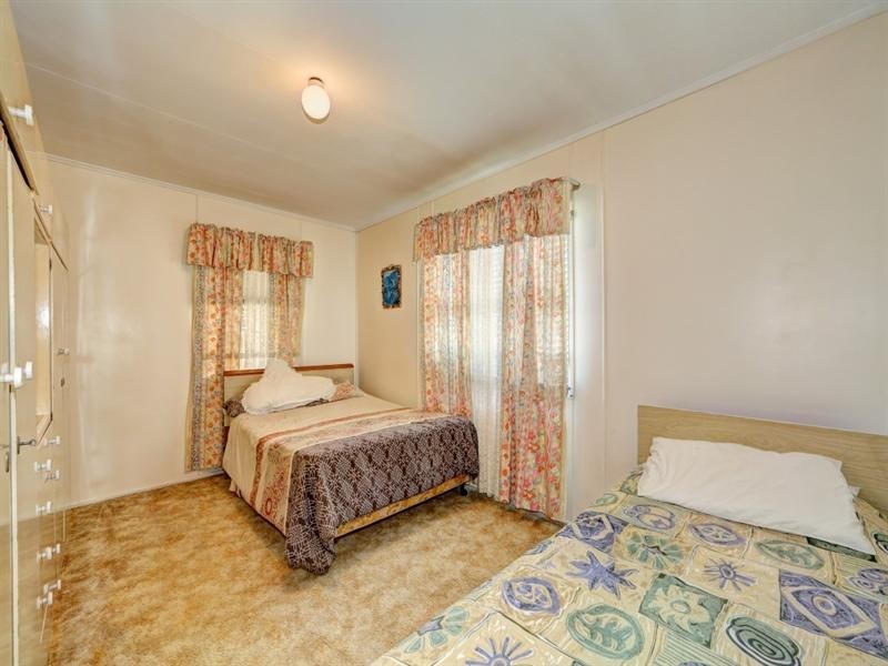 15 Dixon Street, Kepnock QLD 4670