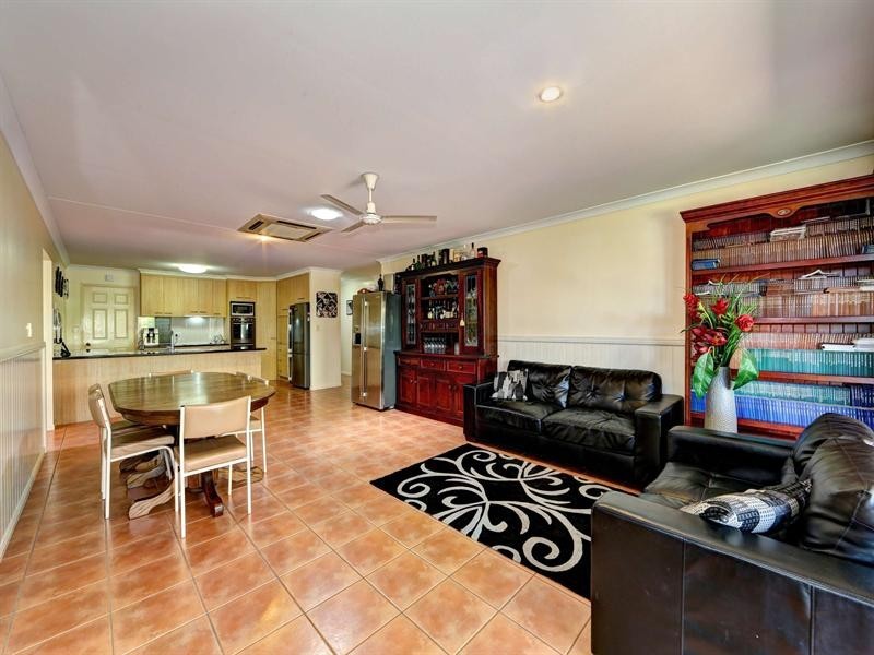 1 Hamilton Street, Avenell Heights QLD 4670