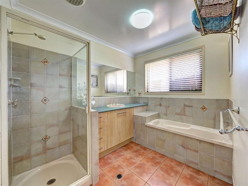 1 Hamilton Street, Avenell Heights QLD 4670