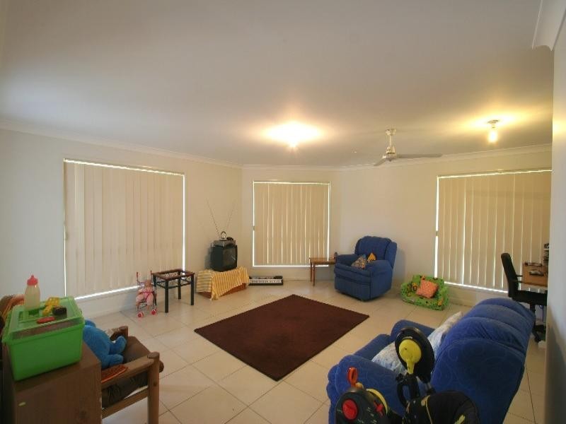 12 Regent Court, Thabeban QLD 4670