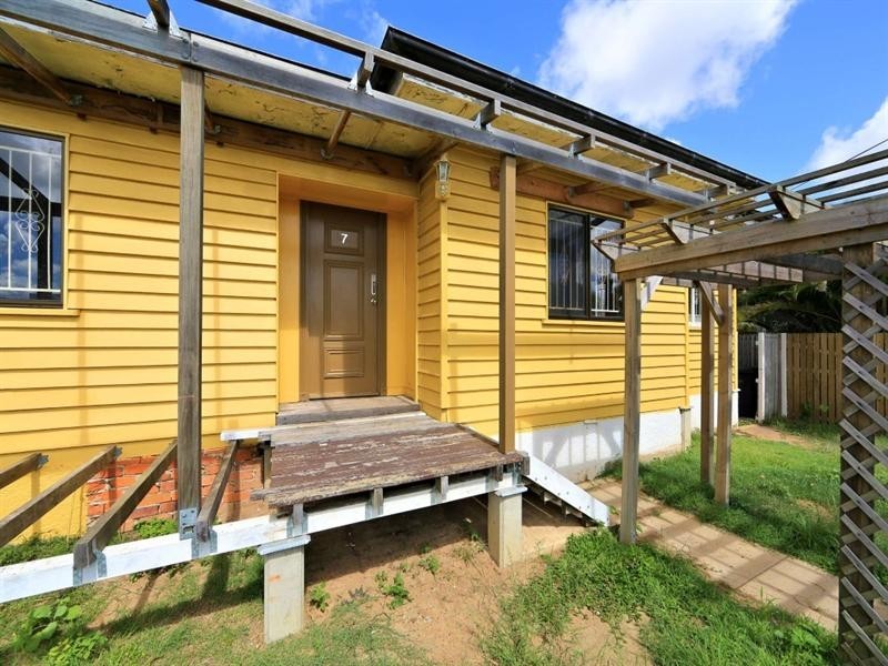 7 Cullen Street, Walkervale QLD 4670