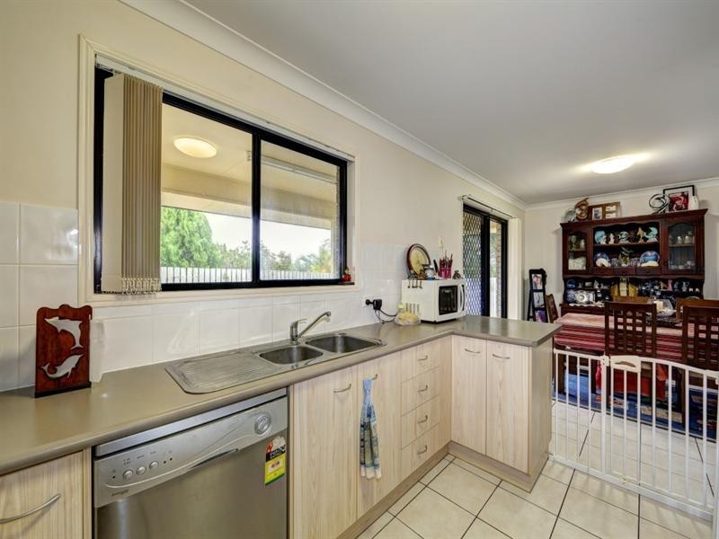 18 Toppers Drive, Coral Cove QLD 4670