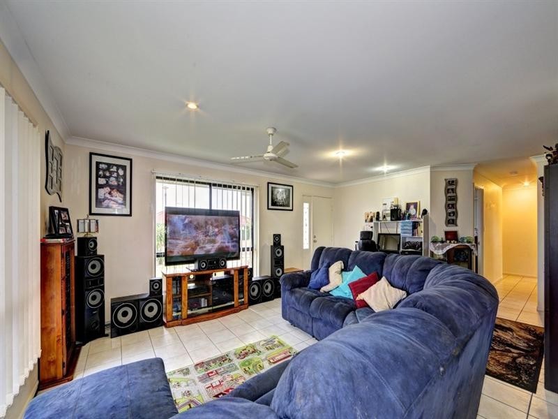 18 Toppers Drive, Coral Cove QLD 4670