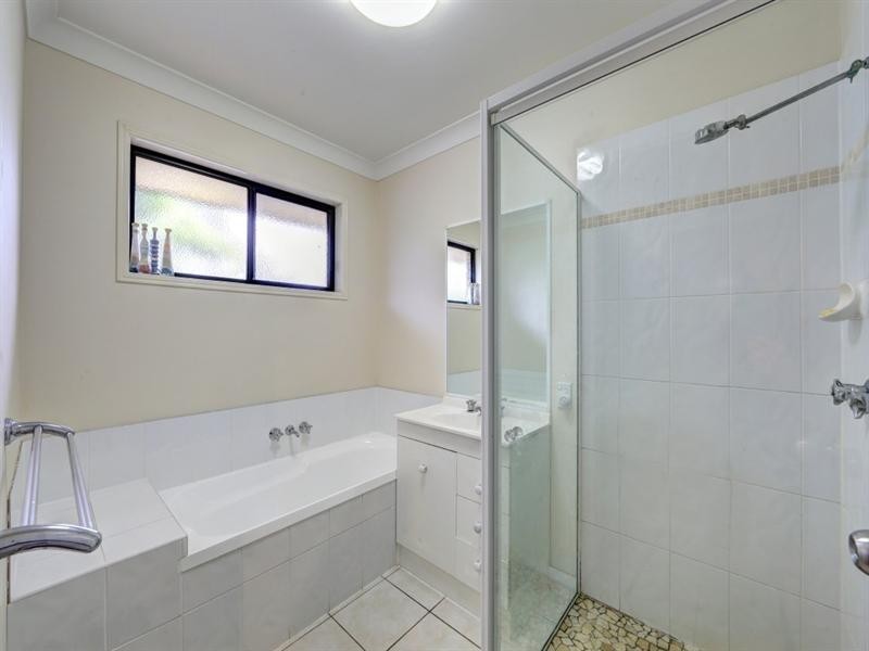 18 Toppers Drive, Coral Cove QLD 4670