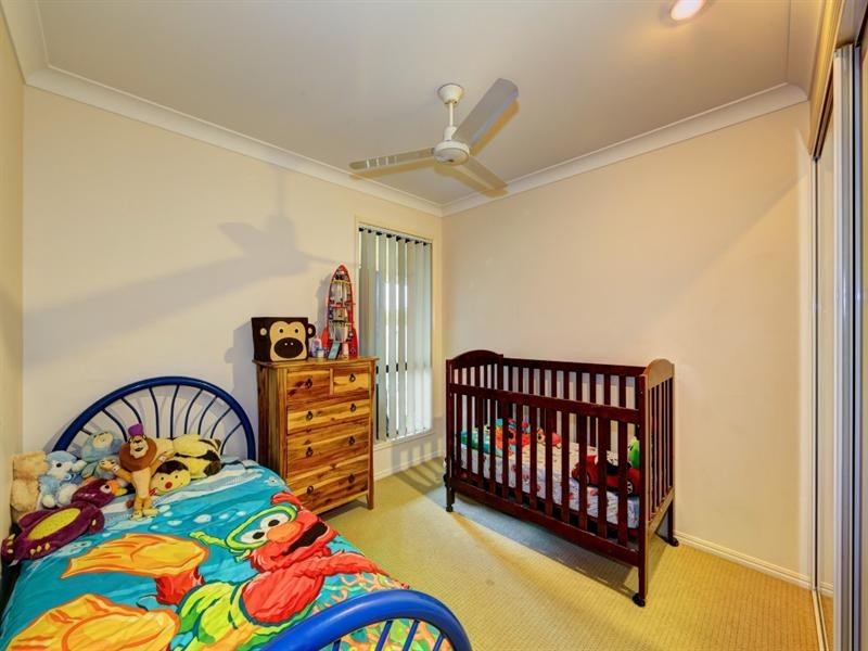 18 Toppers Drive, Coral Cove QLD 4670