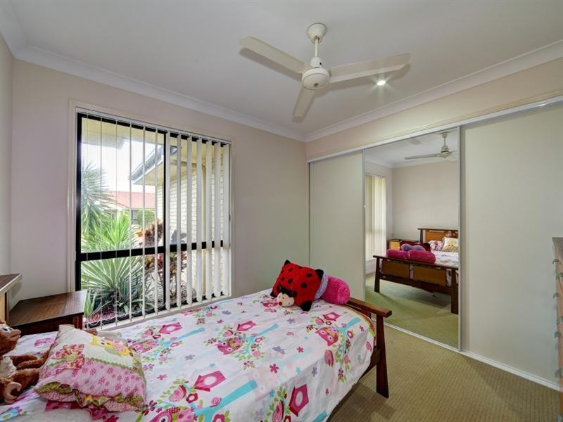 18 Toppers Drive, Coral Cove QLD 4670
