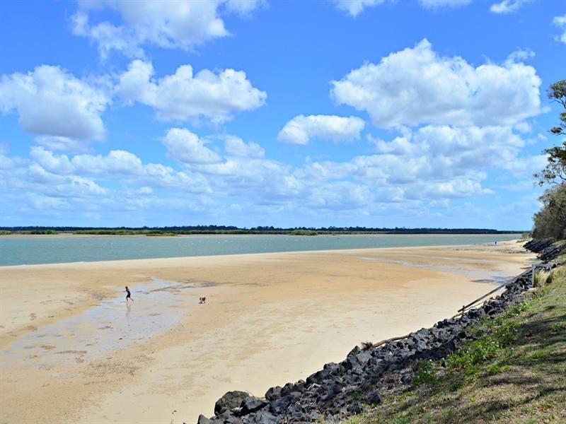 24 Manly Smith Drive, Walkers Point, Woodgate QLD 4660