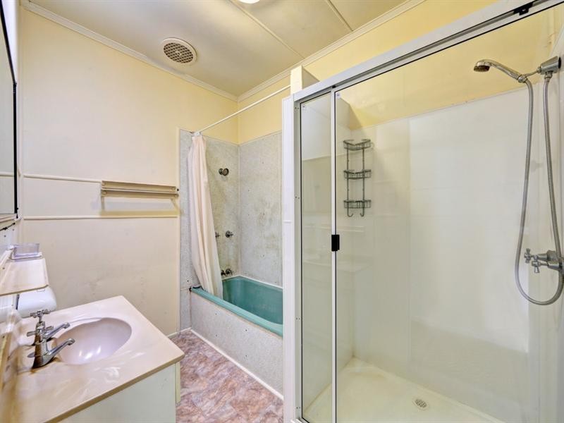 27 Alice Street, Walkervale QLD 4670