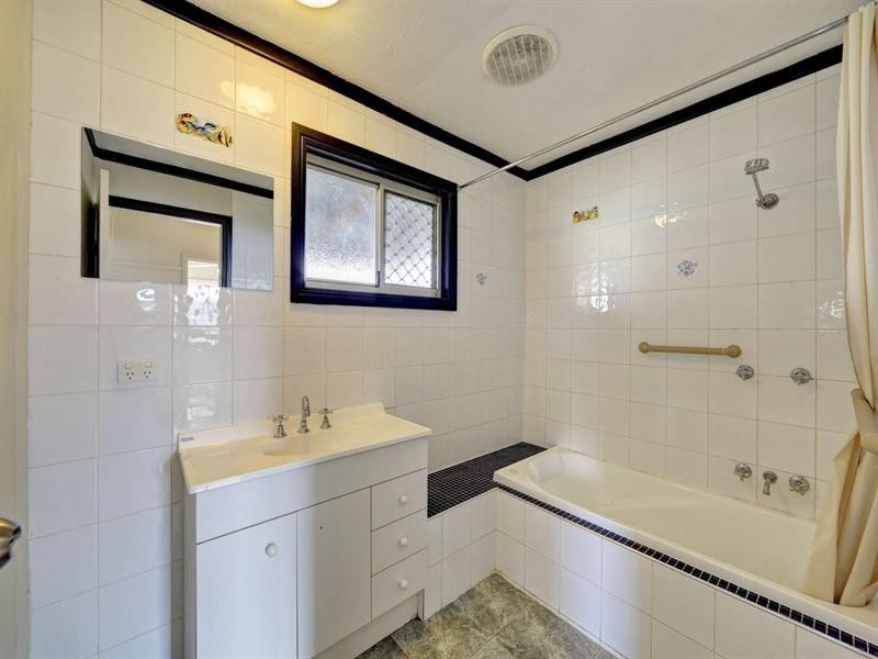 36 Baker Street, Kepnock QLD 4670