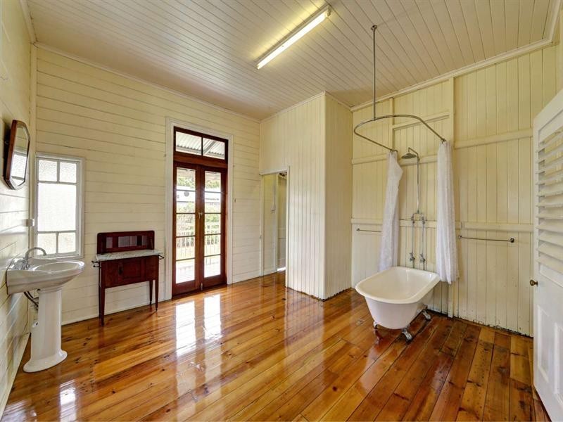 1 Sims Road, Avenell Heights QLD 4670