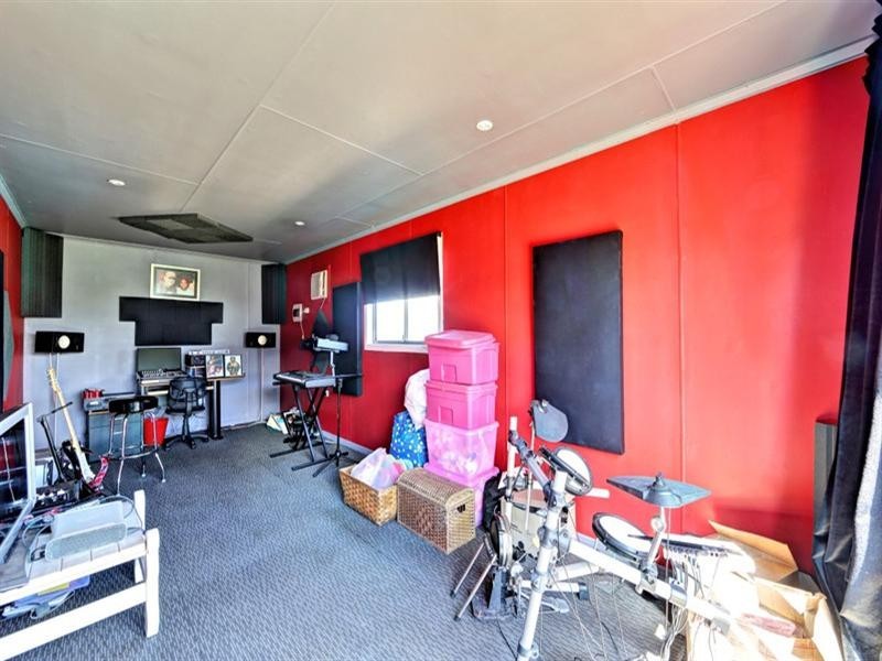 7 Finemore Crescent, Qunaba QLD 4670