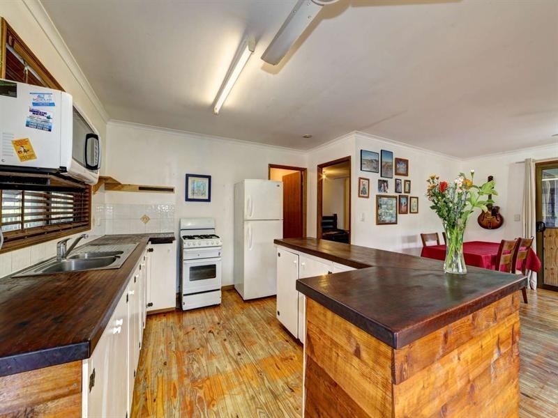 159 Hills Road, South Bingera QLD 4670