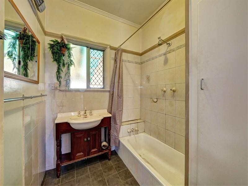 48 Hurst Street, Walkervale QLD 4670