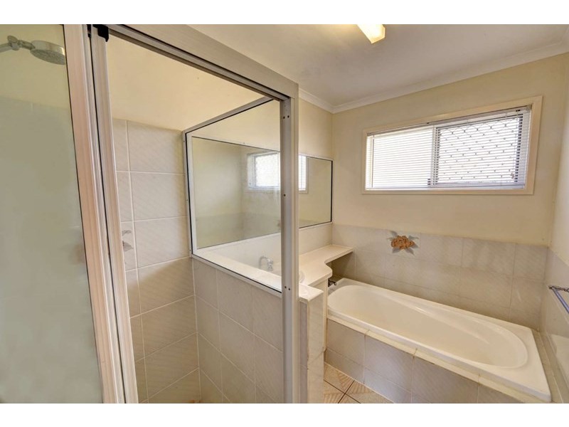 15 Paradise Avenue, Thabeban QLD 4670