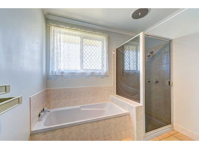 3 Metcalfe Court, Kalkie QLD 4670