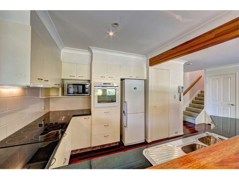 4 Gardiner Court, Avenell Heights QLD 4670