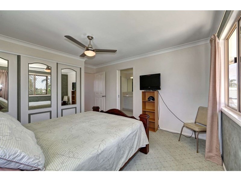 4 Gardiner Court, Avenell Heights QLD 4670