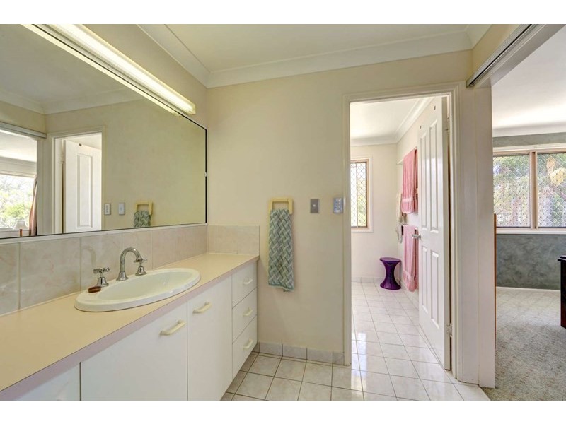 4 Gardiner Court, Avenell Heights QLD 4670