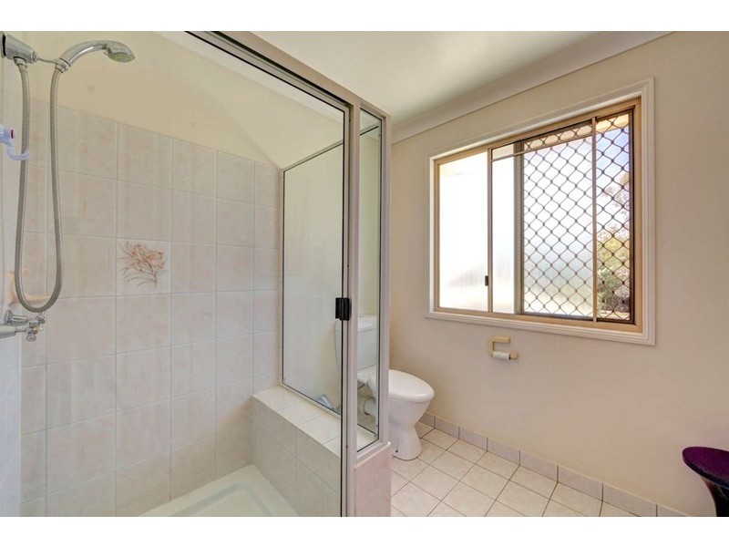 4 Gardiner Court, Avenell Heights QLD 4670