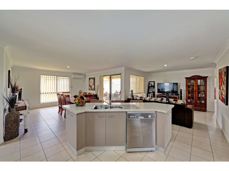 17 Neville Drive, Branyan QLD 4670