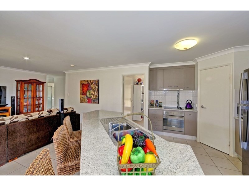 17 Neville Drive, Branyan QLD 4670