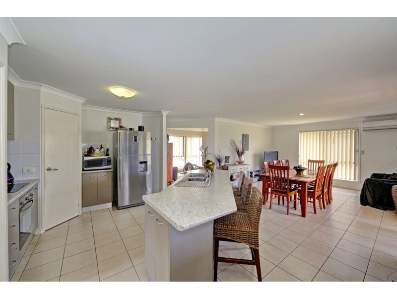 17 Neville Drive, Branyan QLD 4670
