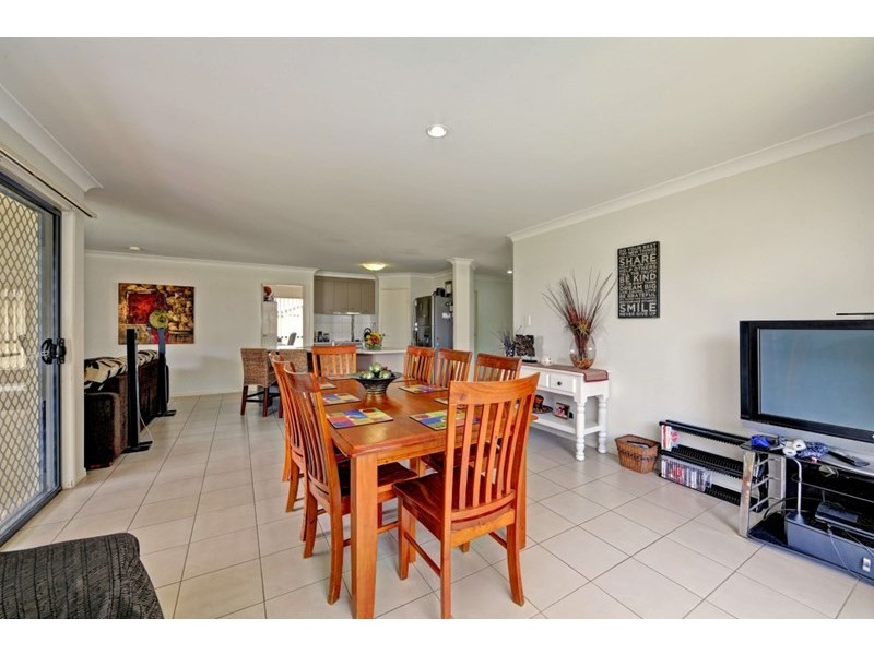 17 Neville Drive, Branyan QLD 4670
