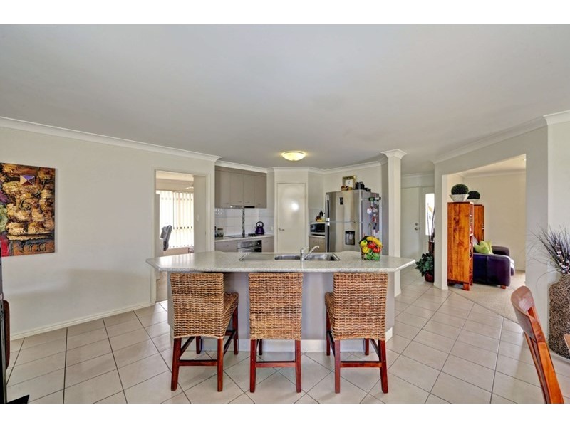 17 Neville Drive, Branyan QLD 4670
