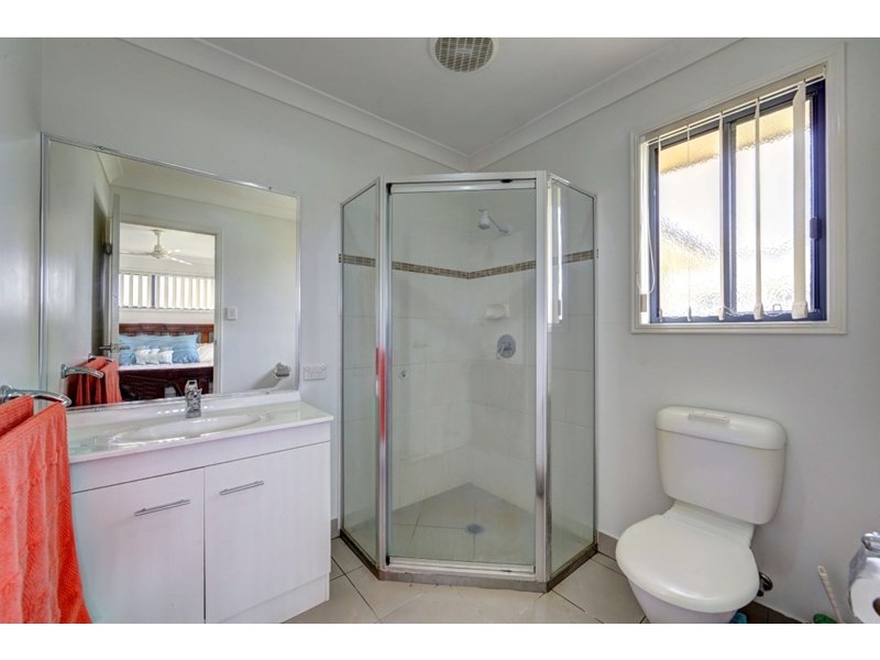 17 Neville Drive, Branyan QLD 4670