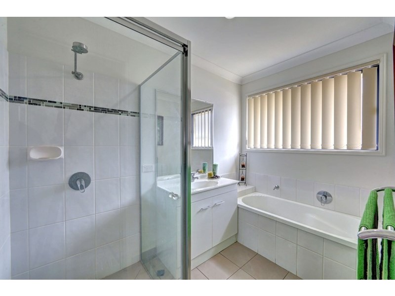 17 Neville Drive, Branyan QLD 4670