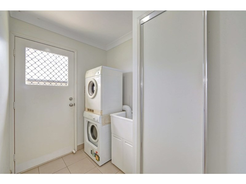 17 Neville Drive, Branyan QLD 4670