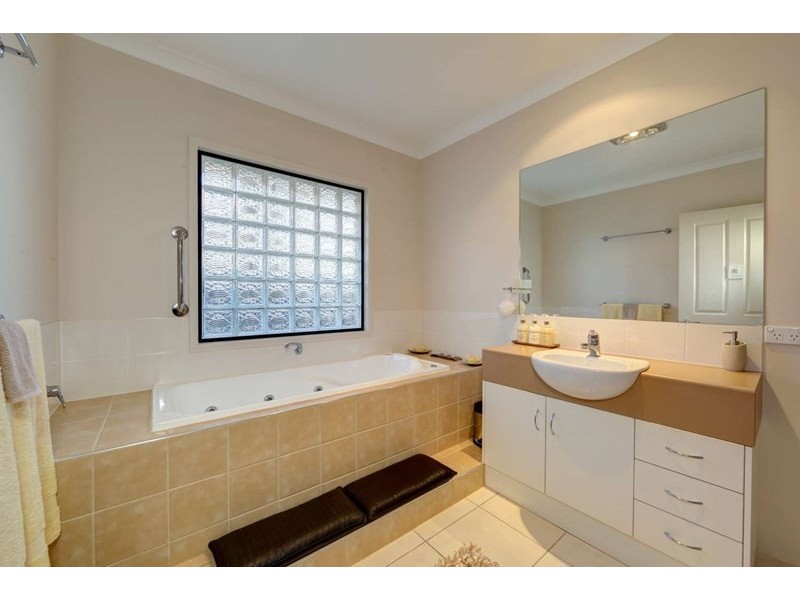 14 Serenity Drive, Kalkie QLD 4670