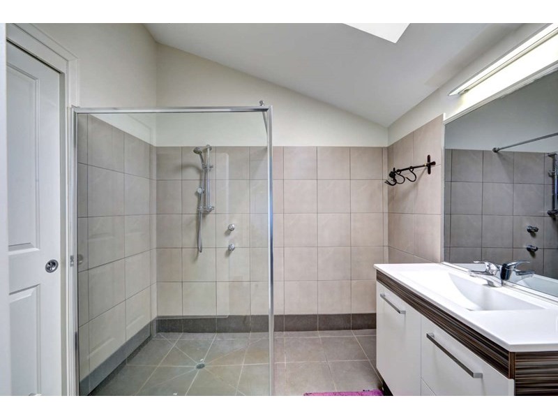 183 Elliott Heads Road, Ashfield QLD 4670