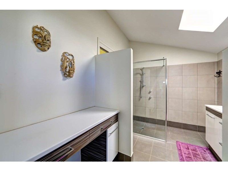 183 Elliott Heads Road, Ashfield QLD 4670