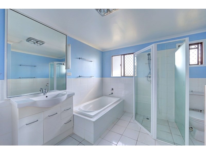 8 Arnold Street, Kepnock QLD 4670