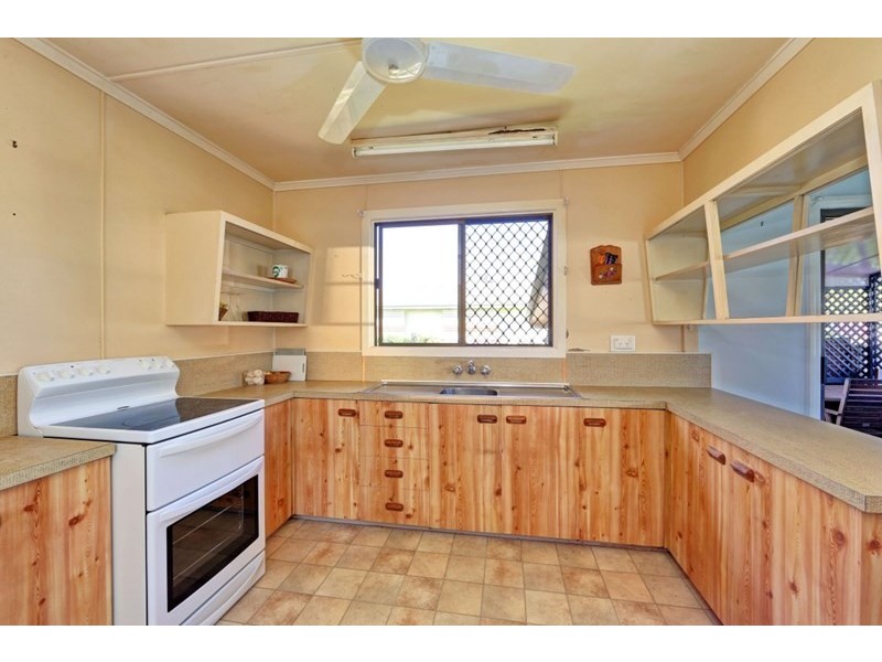 8 Arnold Street, Kepnock QLD 4670