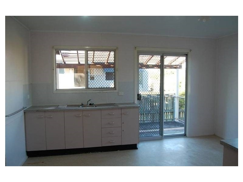 11 Bullpitt Street, Avenell Heights QLD 4670