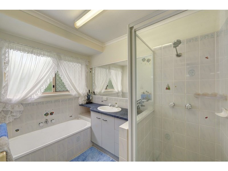 1 Pinto Avenue, Branyan QLD 4670