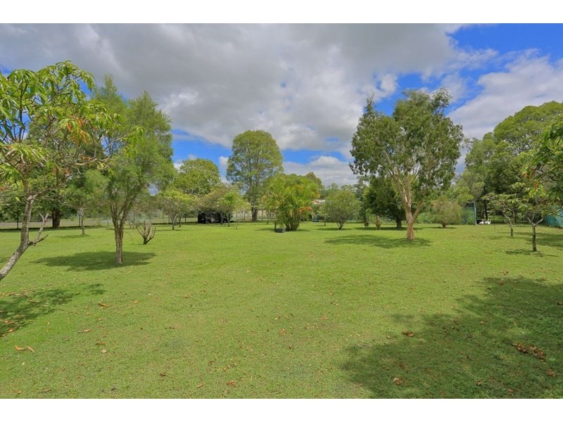 1 Pinto Avenue, Branyan QLD 4670