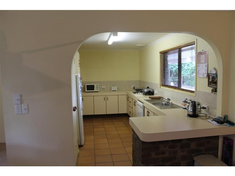 1 Hillvue Avenue, Avoca QLD 4670