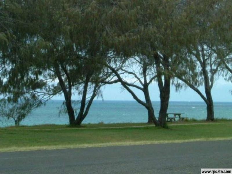 39 Bathurst Street, Elliott Heads QLD 4670