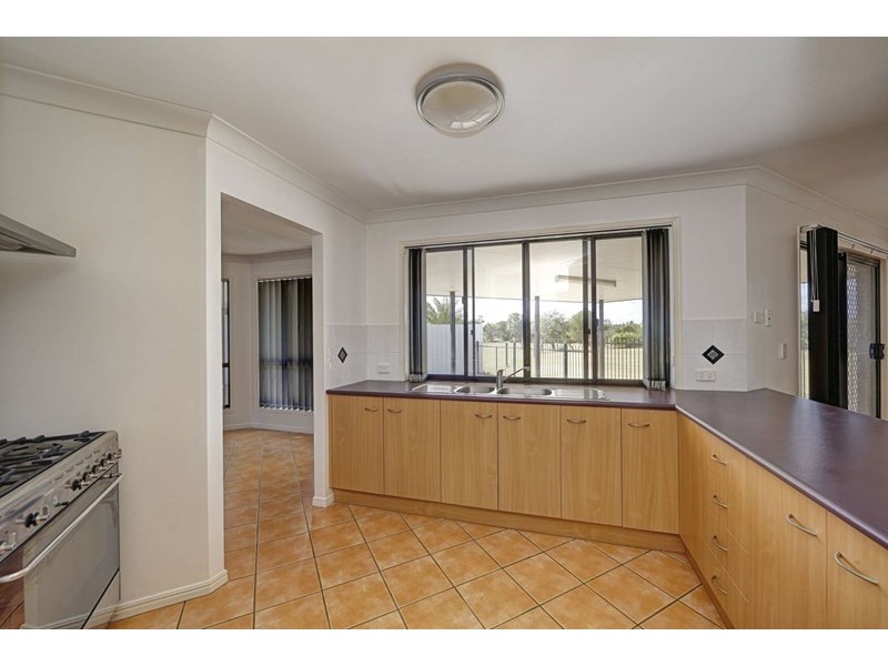 42 Pinto Avenue, Branyan QLD 4670