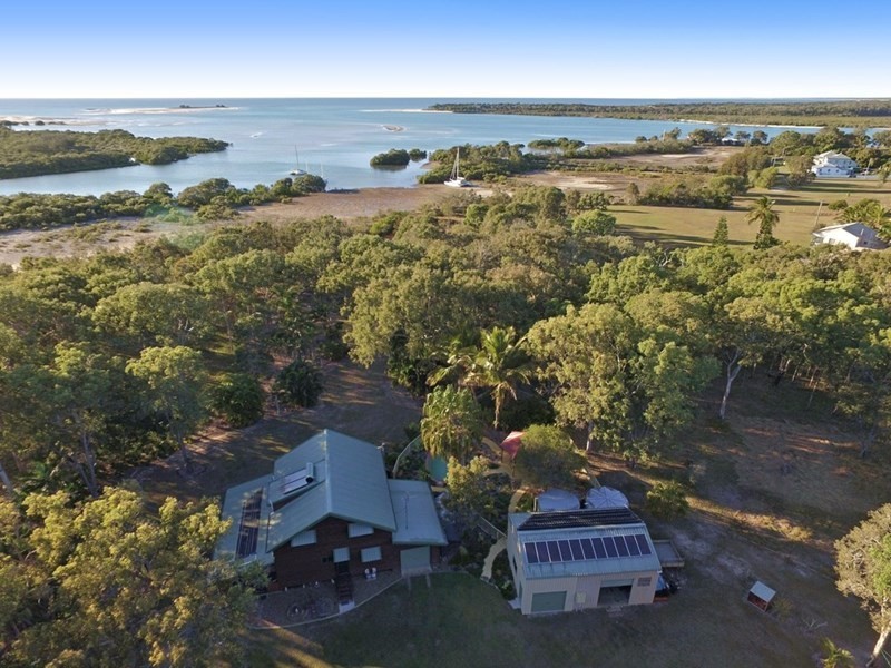 92 Melcer Road, Elliott Heads QLD 4670