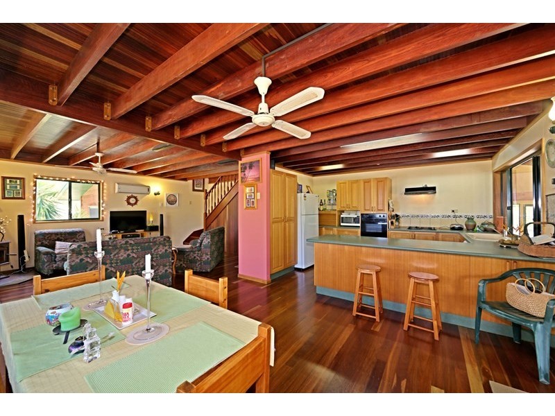 92 Melcer Road, Elliott Heads QLD 4670