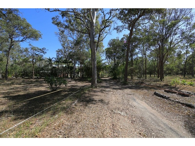 92 Melcer Road, Elliott Heads QLD 4670